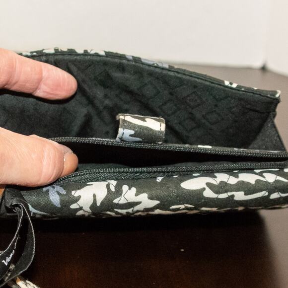VERA BRADLEY Wallet Paisley Noir Quilted Cotton Trifold Wristlet RFID Protection - Picture 6 of 7